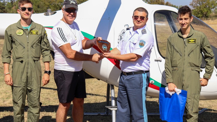 První studenti Bulharské letecké akademie dokončili výcvik na Guimbal Cabri G2